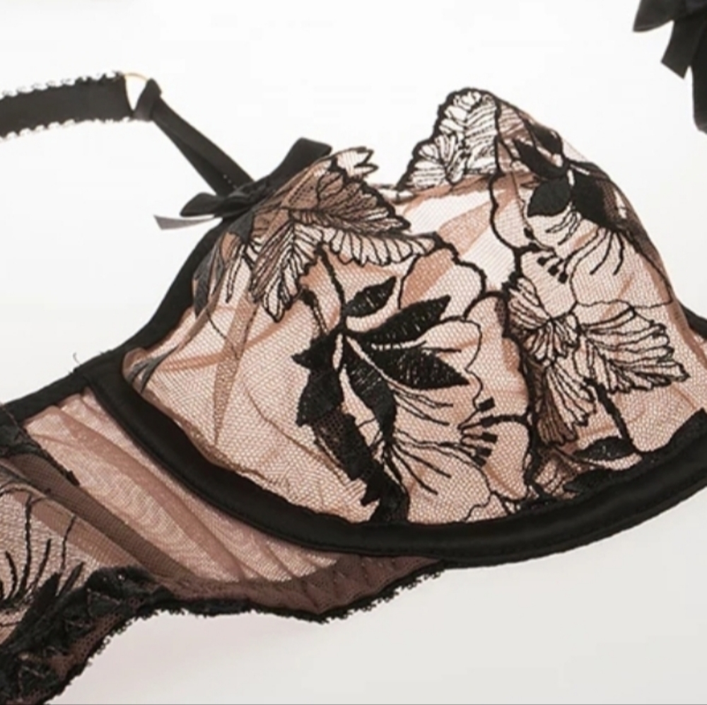 THE Abigail 3-Piece Floral Embroidered Lingerie Set with Garter Belt - Picture 10 of 12